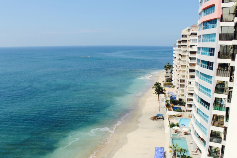 chambre-hote-LA BOLLENE VESUBIE-min_beach_ocean_shore_hotel_palm_tree-33726